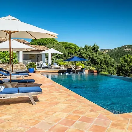 Sleeps 10 Pool Air Con Wifi